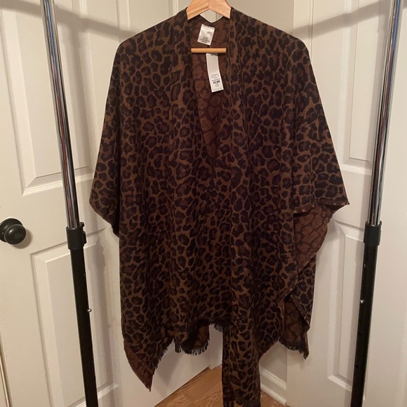 Francesca’s Cheetah Print Poncho with Belt - Picture 1 of 4
